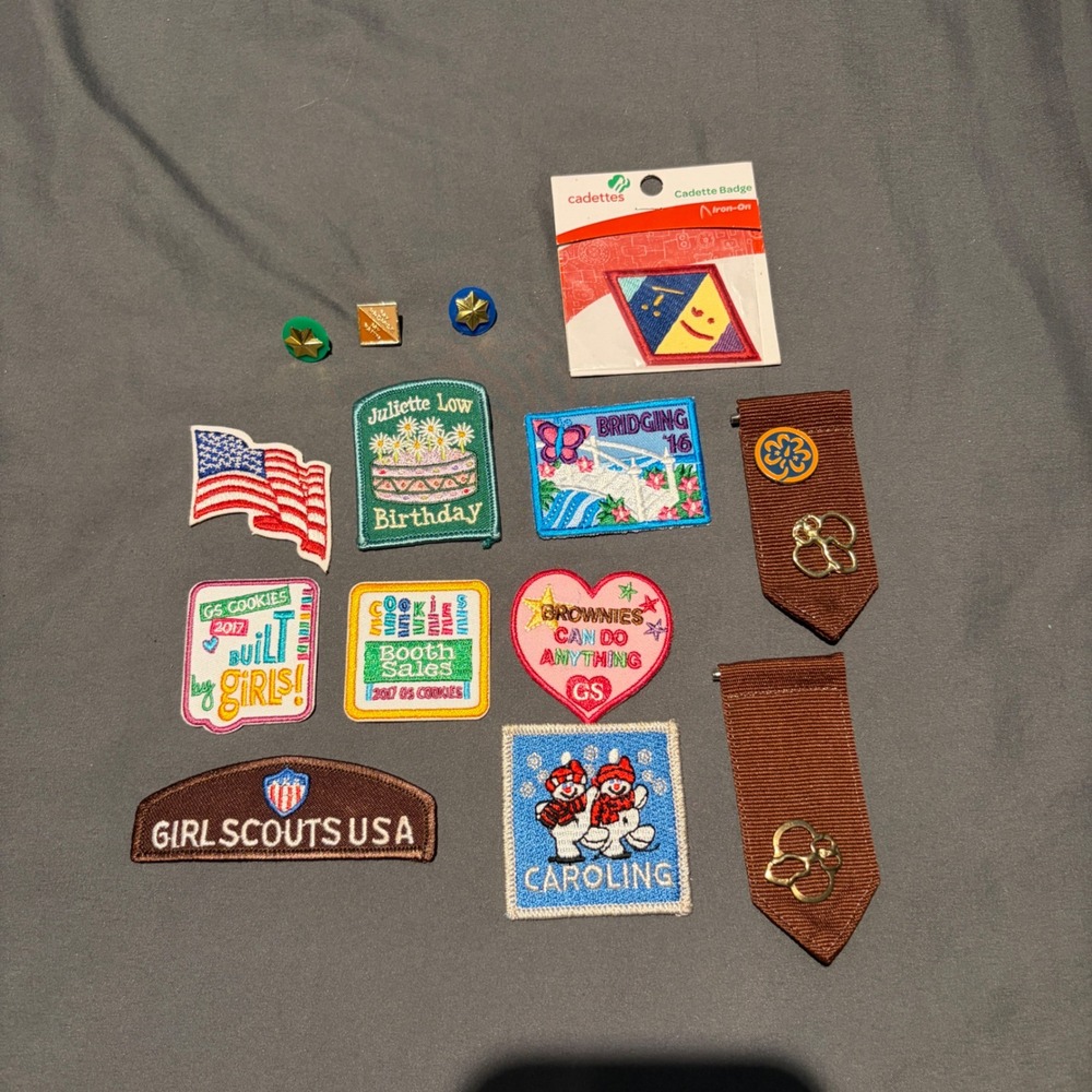 Girl Scouts USA Mixed Patch and Pin Lot Cadette Brownie Cookie Juliette Low